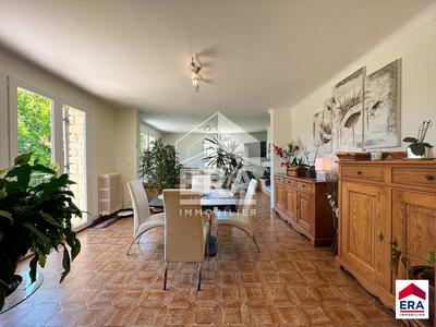 Maison - 210 m² - 8 pièces