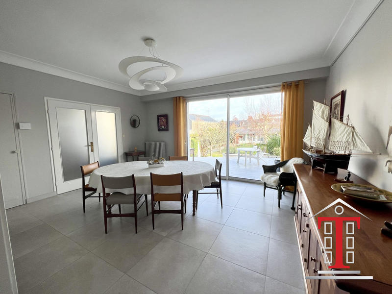 Maison - 180 m² - 7 pièces