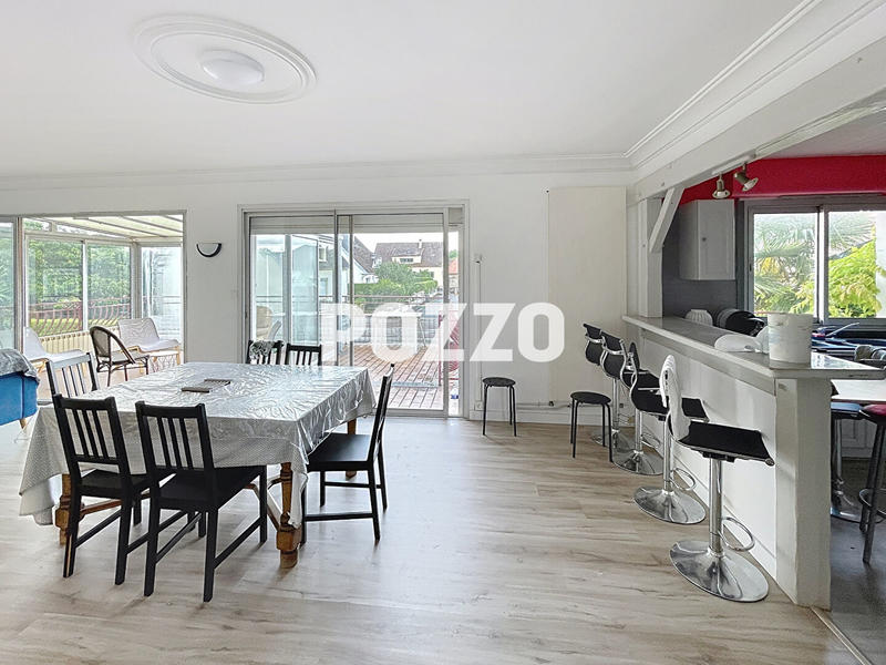 Maison - 342 m² - 18 pièces