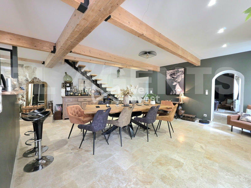 Maison - 280 m² - 8 pièces