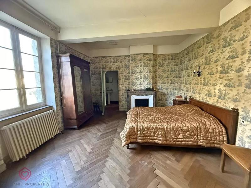 Propriété - 339 m² - 11 pièces