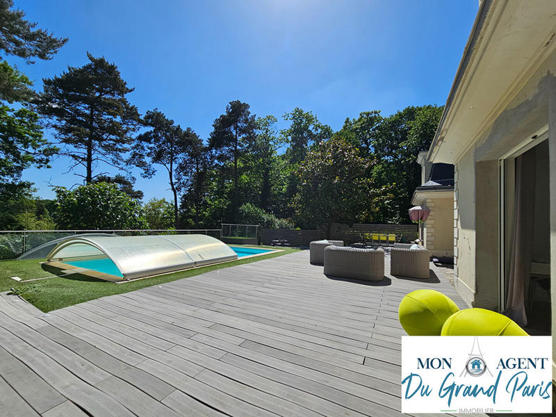 Maison - 250 m² - 8 pièces