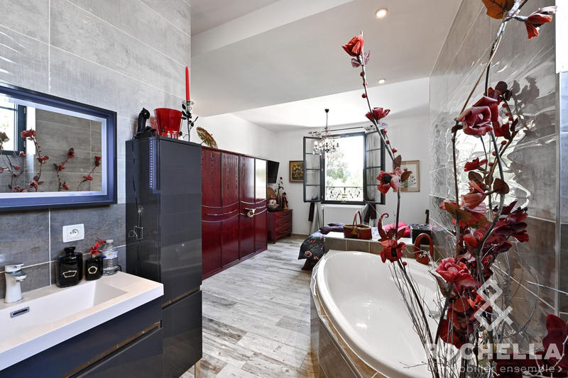 Maison contemporaine - 269 m² - 8 pièces