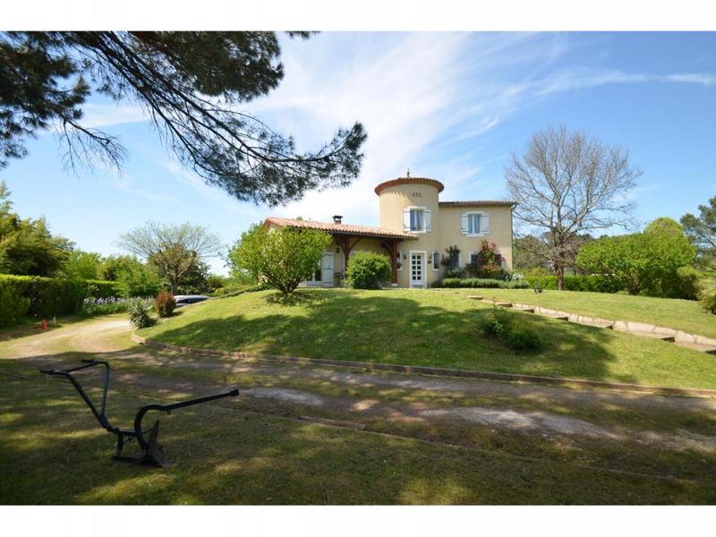 Demeure - 170 m² - 7 pièces