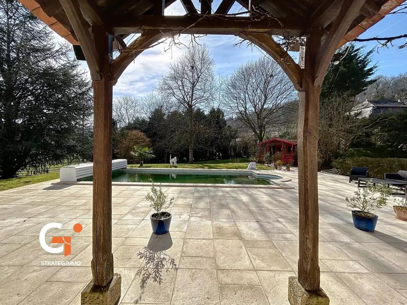 Maison - 189 m² - 7 pièces