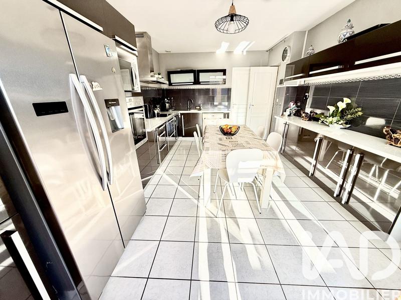 Maison - 111 m² - 7 pièces