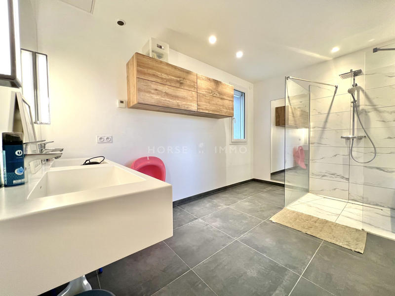 Maison - 859 m² - 13 pièces