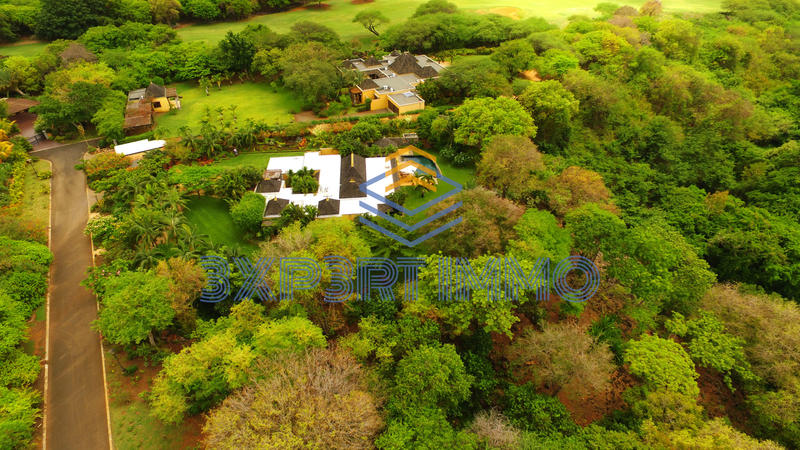 Villa - 492 m² - 6 pièces