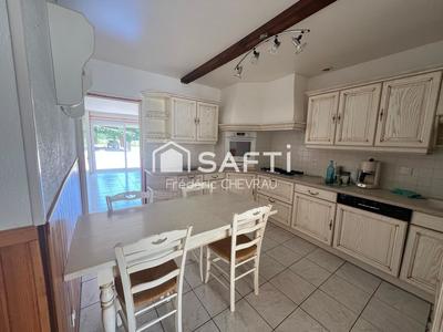 Propriété - 157 m² - 6 pièces