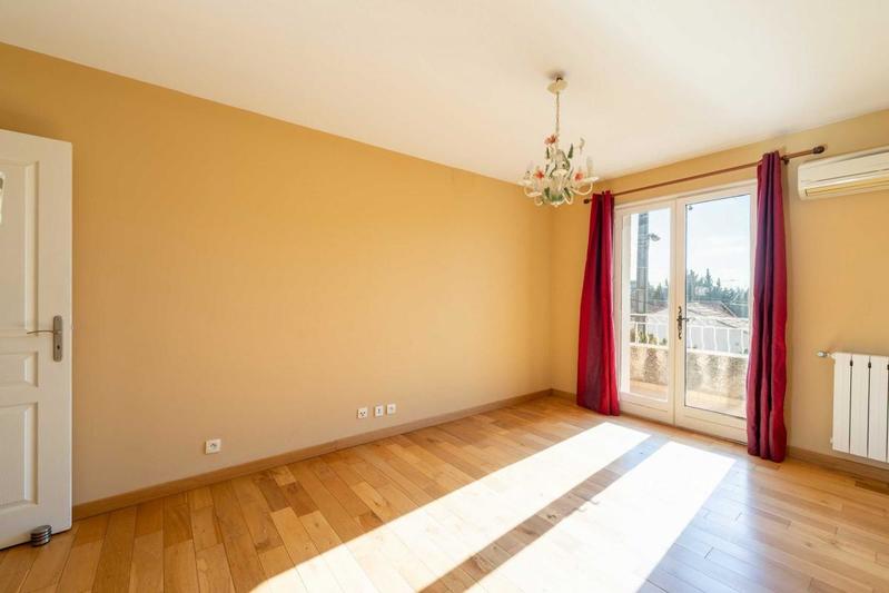 Villa - 222 m² - 6 pièces