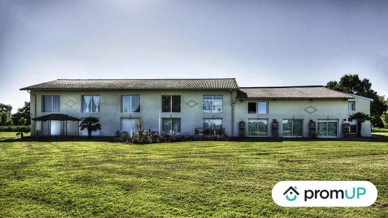 Maison contemporaine - 1 280 m² - 20 pièces