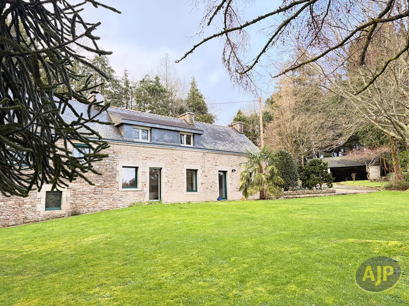 Maison - 96 m² - 5 pièces