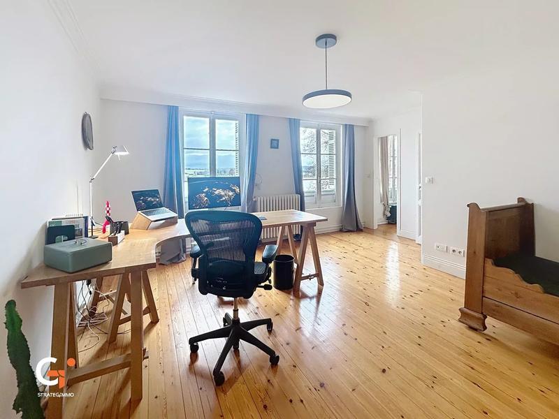 Propriété - 365 m² - 12 pièces