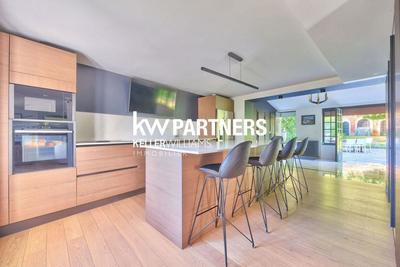 Demeure - 351 m² - 8 pièces