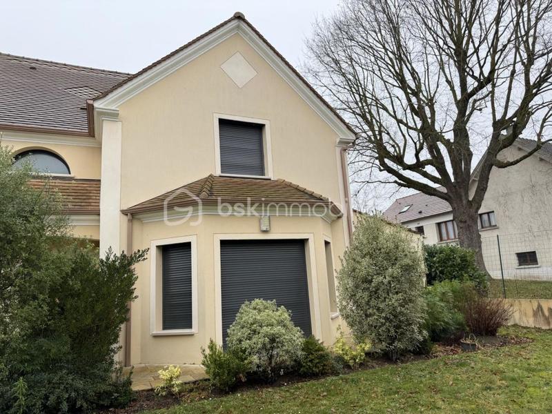 Maison - 210 m² - 9 pièces