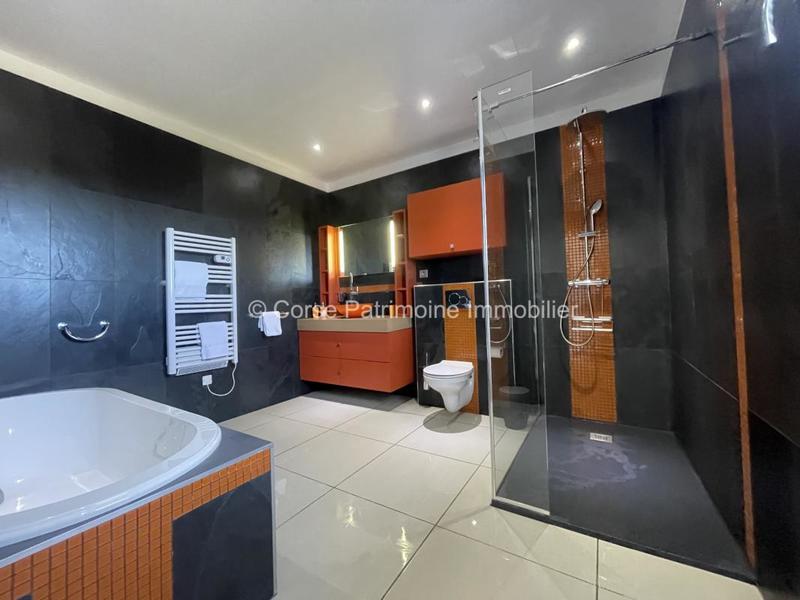 Villa - 210 m² - 6 pièces