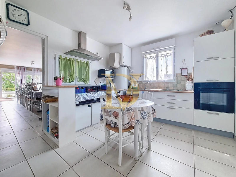 Maison - 230 m² - 8 pièces