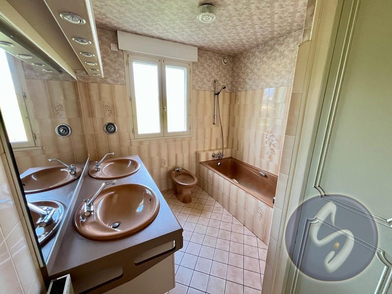 Maison ancienne - 177 m² - 6 pièces