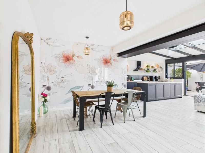 Maison - 186 m² - 7 pièces