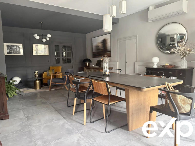 Maison traditionnelle - 400 m² - 12 pièces