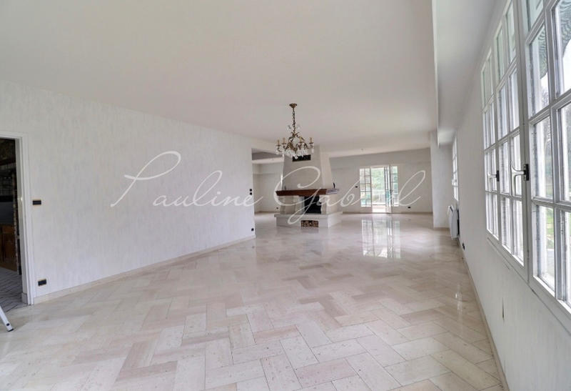 Maison - 265 m² - 9 pièces