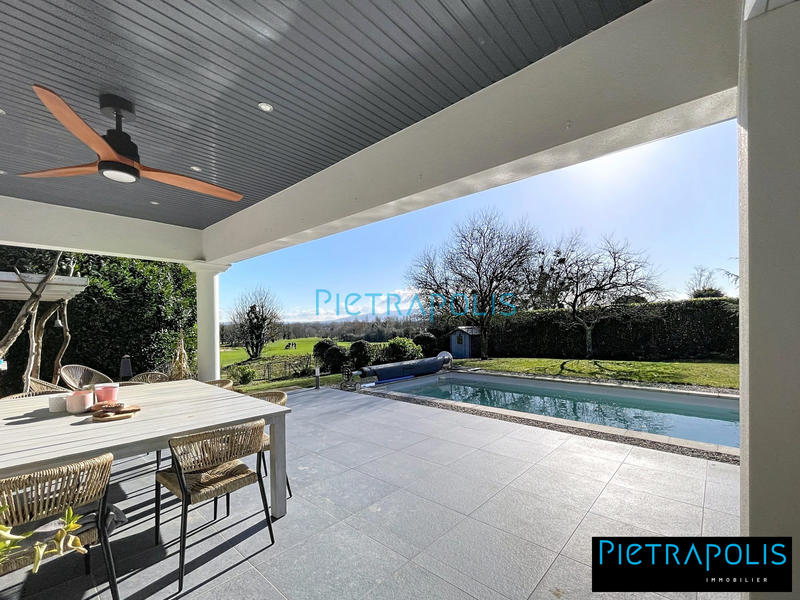 Villa - 222 m² - 6 pièces