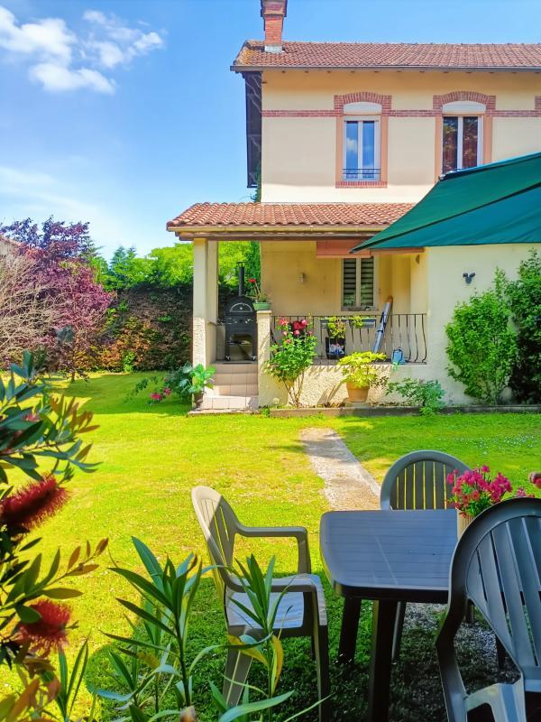 Maison - 240 m² - 8 pièces