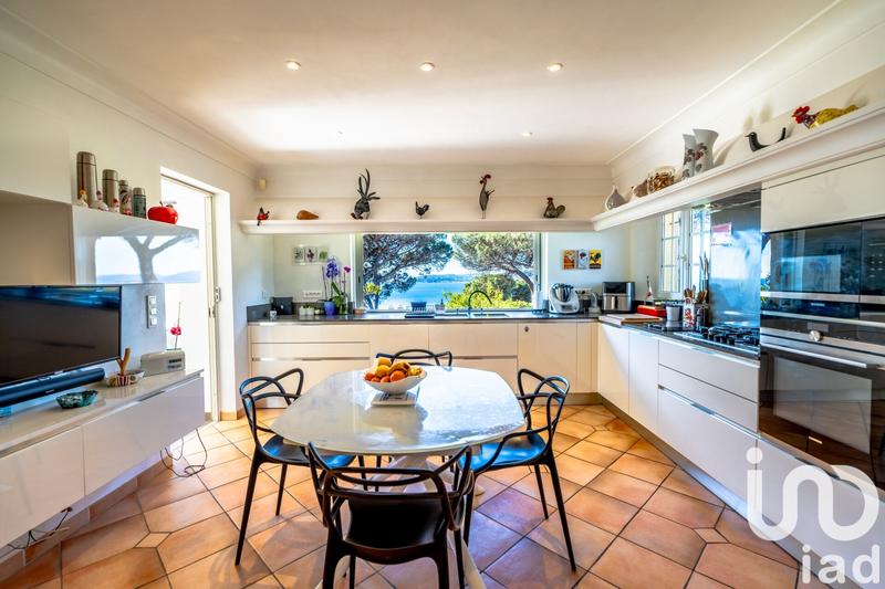 Maison - 230 m² - 7 pièces