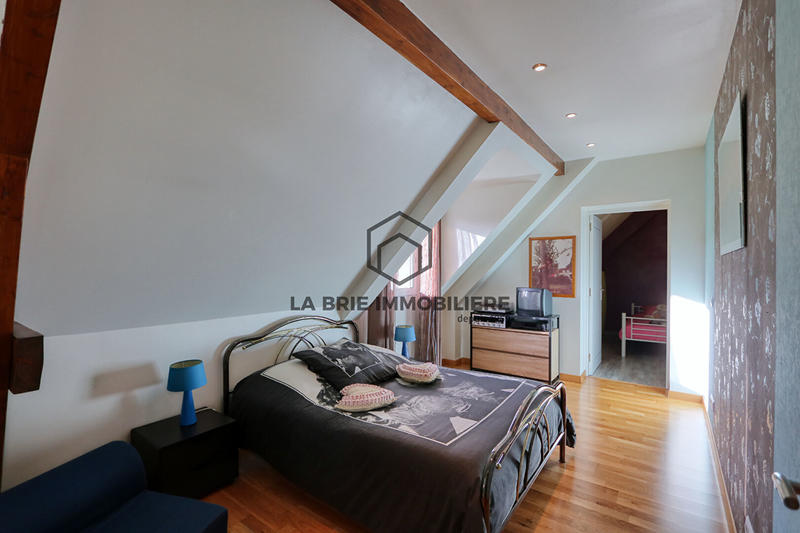 Maison - 313 m² - 7 pièces