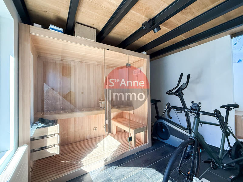 Maison - 230 m² - 6 pièces