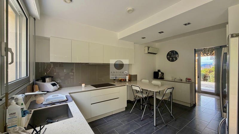 Maison - 169 m² - 8 pièces