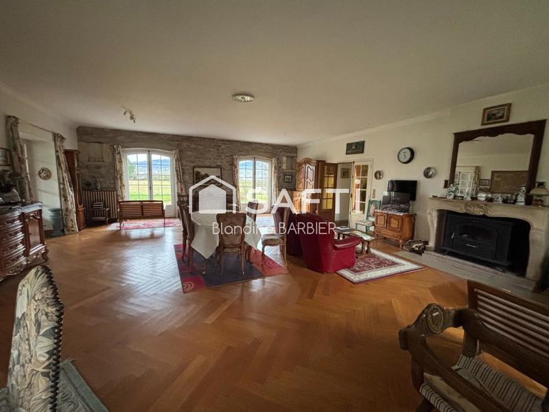 Maison - 241 m² - 7 pièces