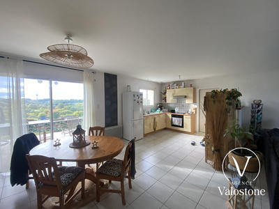 Maison - 93 m² - 4 pièces