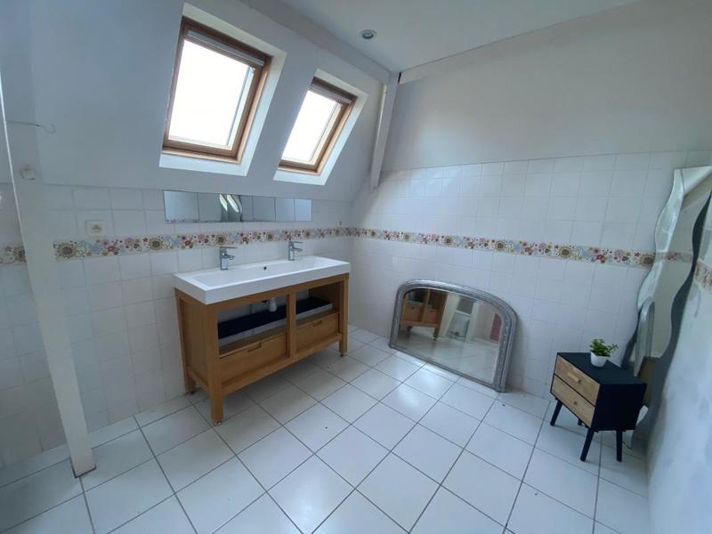 Maison - 244 m² - 7 pièces