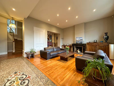 Maison - 317 m² - 10 pièces