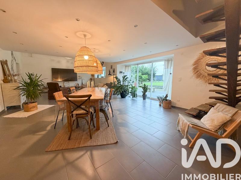 Maison - 333 m² - 7 pièces