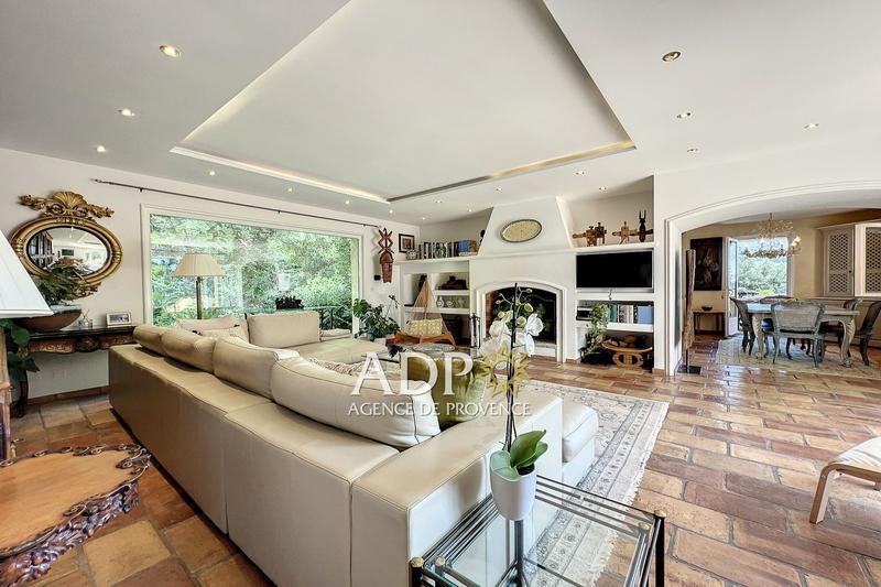 Propriété - 300 m² - 8 pièces