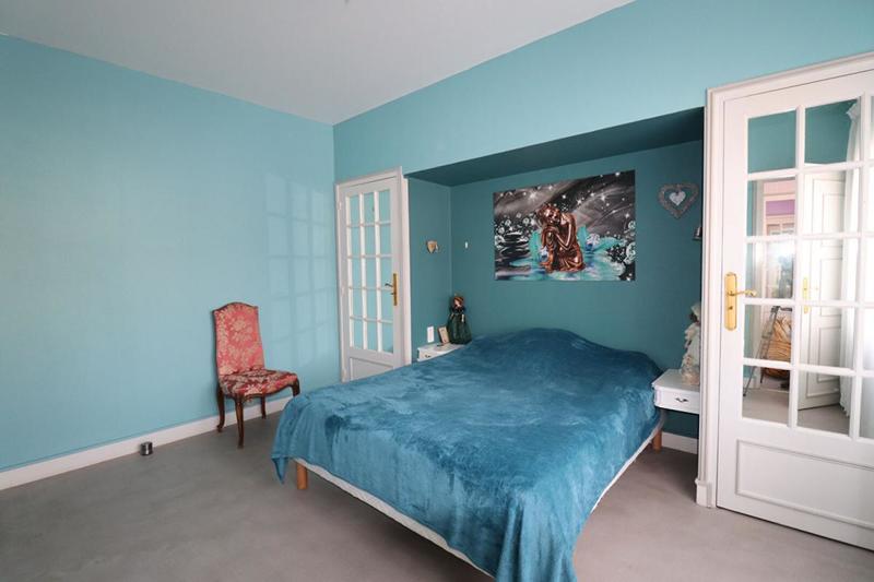 Maison - 230 m² - 11 pièces