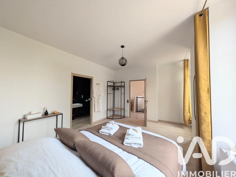 Maison - 370 m² - 6 pièces