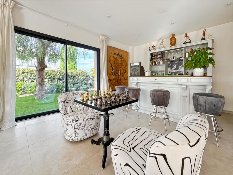 Maison - 311 m² - 5 pièces