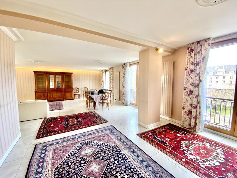 Appartement - 183 m² - 6 pièces