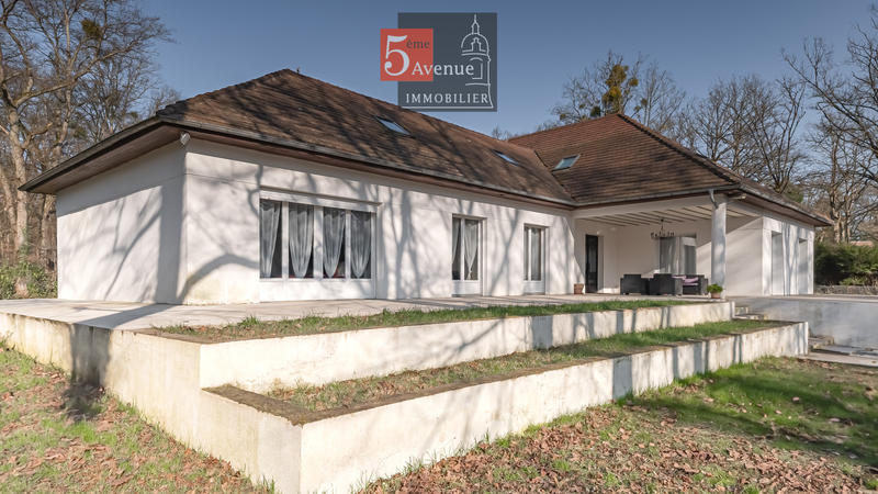 Maison - 450 m² - 9 pièces