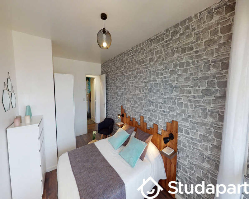 Chambre - 80 m² - 1 pièce