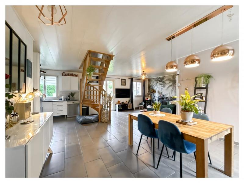 Maison - 110 m² - 4 pièces