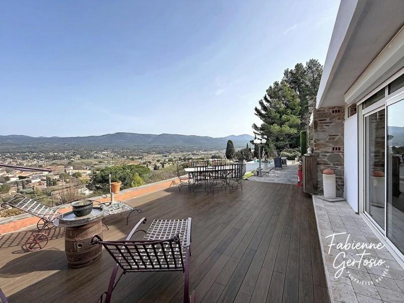 Maison - 204 m² - 5 pièces