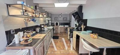 Maison - 327 m² - 9 pièces