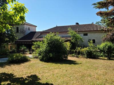 Maison - 420 m² - 18 pièces