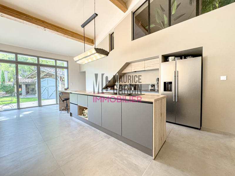 Maison - 460 m² - 12 pièces