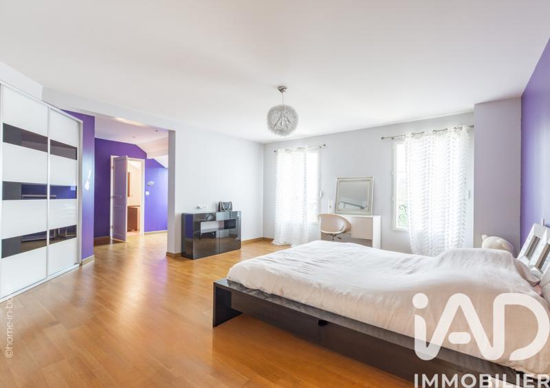 Maison - 1 m² - 15 pièces