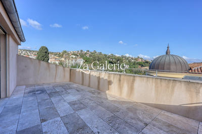 Maison traditionnelle - 192 m² - 5 pièces